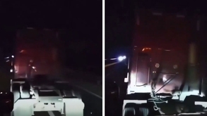 un camión intentanto detener a otro en la autopista puebla orizaba