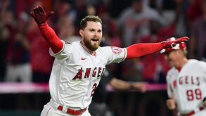 Jared Walsh ex All-Star de MLB  y primera base de Charros de Jalisco.