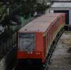 Tren de la Línea 3 del Metro en estación Potrero