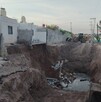 El socavón alcanza aproximadamente 10 metros de profundidad.