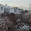 El socavón alcanza aproximadamente 10 metros de profundidad.
