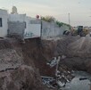El socavón alcanza aproximadamente 10 metros de profundidad.
