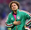 Guillermo Ochoa llorando tras la eliminación de México en el Mundial 2026 a manos de Inglaterra.
