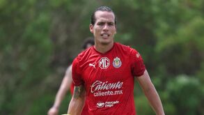 Una foto del 'Oso' González con las Chivas