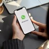 Si te ha pasado que por accidente borraste un mensaje en WhatsApp y necesitas recuperarlo, la aplicación ofrece diferentes maneras para que puedas recuperarlo.