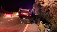 Un accidente entre tres vehículos sobre la Carretera Nacional, en Montemorelos, dejó cuatro personas lesionadas, dos de ellas trasladadas a un hospital.