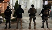 Las autoridades realizan análisis balísticos a las armas aseguradas para determinar si fueron utilizadas en otros ataques. | Cortesía