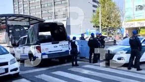 Policía acordona escena donde murió hombre en Metrobús