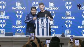 Hugo Cuypers en su presentación con Rayados.