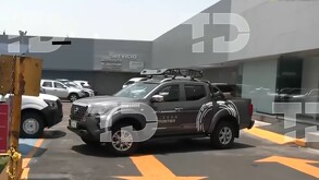 Muere trabajador tras caer en agencia de autos de Iztapalapa.