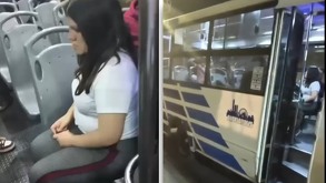 Mujer sentada al interior de una unidad de transporte público.