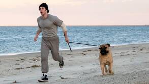 Anthony Ippolito interpretando a Sylvester Stallone en una escena de la película I Play Rocky