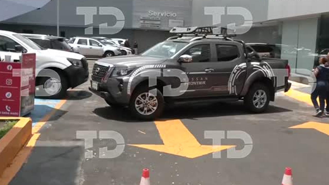 Un trabajador externo murió tras caer desde una altura aproximada de seis metros dentro de una concesionaria en Iztapalapa.