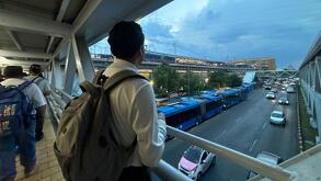 Conoce las formas de supervivencia de las personas del Estado de México que viajan en el transporte público para llegar a sus trabajos o escuelas.