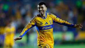 Ángel Correa festejando un gol con Tigres.