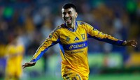 Ángel Correa festejando un gol con Tigres.