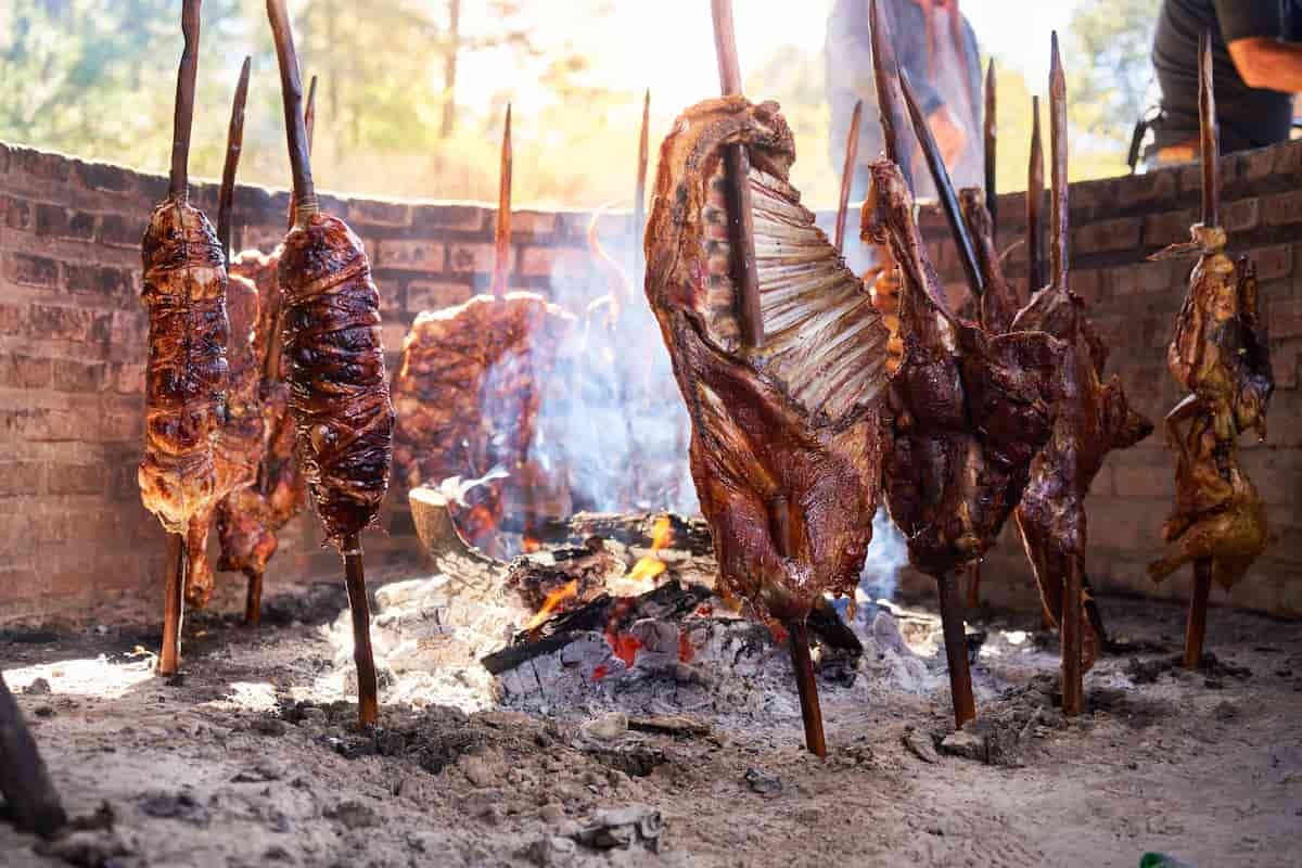 Entre carnes, pan de pulque y recetas del desierto, la cocina local guarda la historia y tradición que distingue a Saltillo.