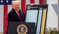Trump impone aranceles de hasta 12,5% a 60 países socios