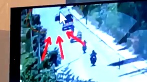 Imagen de personas huyendo tras cometer un crimen en Oaxaca.