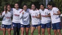 Una foto del equipo de Chivas Femenil
