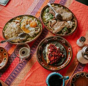 Entre carnes, pan de pulque y recetas del desierto, la cocina local guarda la historia y tradición que distingue a Saltillo.