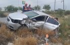 Un conductor resultó lesionado tras intentar cruzar las vías del tren en Escobedo; fue trasladado al Hospital 21 del IMSS para recibir atención médica.