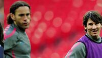 Lionel Messi une la historia de los técnicos de Chivas y Atlas. Descubre a los estrategas del Clásico Tapatío que compartieron cancha con el '10' en Alemania 20