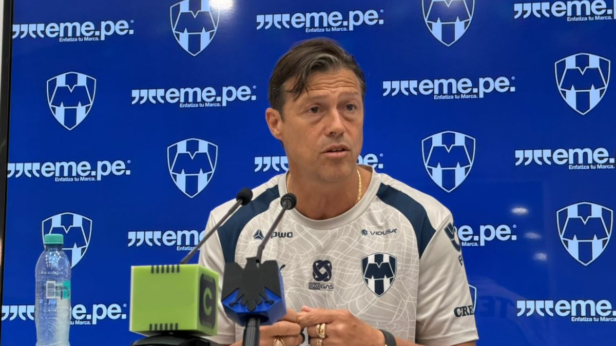 Matías Almeyda en la conferencia de prensa con Rayados.
