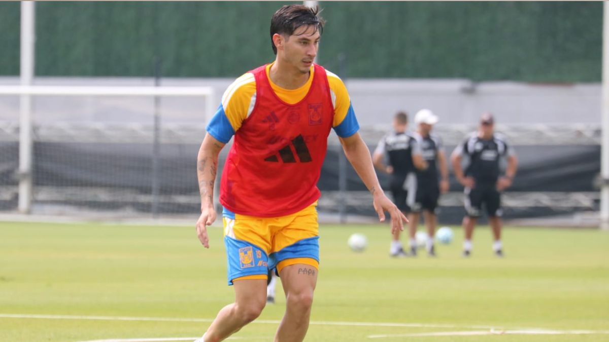 Mauro Lainez en entrenamiento con Tigres.