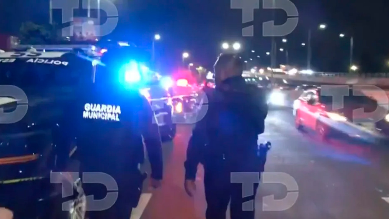 El reportero de TELEDIARIO Miguel Sarmiento fue agredido por cuatro policías municipales de Naucalpan mientras realizaba una cobertura en vivo.
