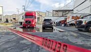 Poste de alta tensión cae en parque industrial y provoca cortes de energía en Santa Catarina.| Orlando Maldonado