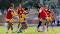 Jugadoras de Tigres Femenil en entrenamiento previo al Apertura 2026.