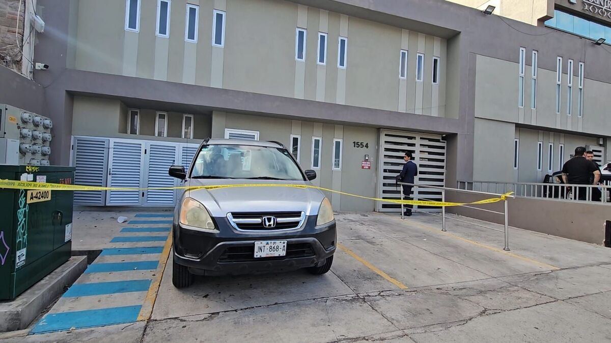 Un foto del lugar en donde dormía el guardia de seguridad privada