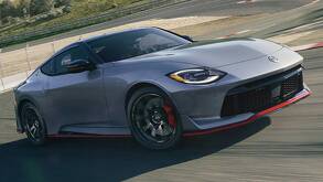 Vehículo Nissan Z Nismo 2027 en carretera