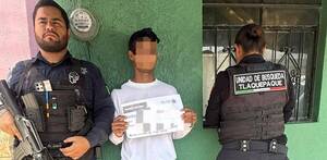 Menor con policías