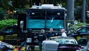 Agentes de la policía investigan el incendio registrado el viernes 24 de julio en el municipio de Grand Haven | AP: Joel Bissell