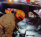 Accidente en el Centro de Monterrey deja dos personas hospitalizadas. Un hombre en situación de calle habría robado una camioneta antes del choque.