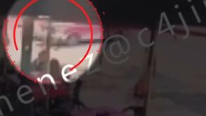 Conductor atropella a una mujer en Iztapalapa y se da a la fuga; la víctima está delicada de salud.