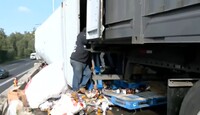 Tráiler vuelca en autopista México-Pachuca