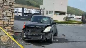 automóvil Suzuki Swift color negro