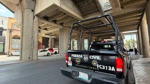 Una niña murió tras sufrir una crisis convulsiva mientras viajaba en la Línea 1 del Metro, en Monterrey. El servicio fue suspendido entre Hospital y Cuauhtémoc.
