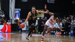 Scott Bamforth durante el partido 1 de Fuerza Regia vs Soles en la LNBP 2026.