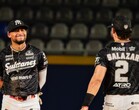 Jugadores de Sultanes en el partido ante Saraperos en el Walmart Park.