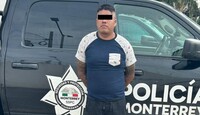 Un hombre con orden de aprehensión por violación y violencia familiar fue detenido en el centro de Monterrey.