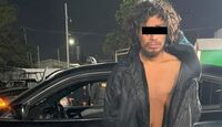 Un hombre fue detenido en Monterrey tras presuntamente robar una camioneta y chocar durante la huida, accidente en el que dos personas resultaron lesionadas.