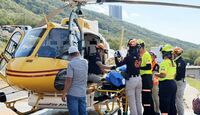 Un motociclista de 18 años fue trasladado en helicóptero desde Doctor Arroyo a Monterrey tras sufrir un traumatismo craneoencefálico.