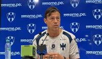 Matías Almeyda en la conferencia de prensa con Rayados.