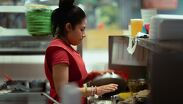 En Tecámac, personas originarias de Cuba con estudios de licenciatura trabajan en cocinas, realizan labores de limpieza o atienden clientes | Pexels