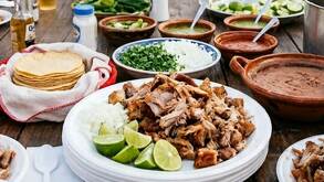 Carnitas en reunión mexicana