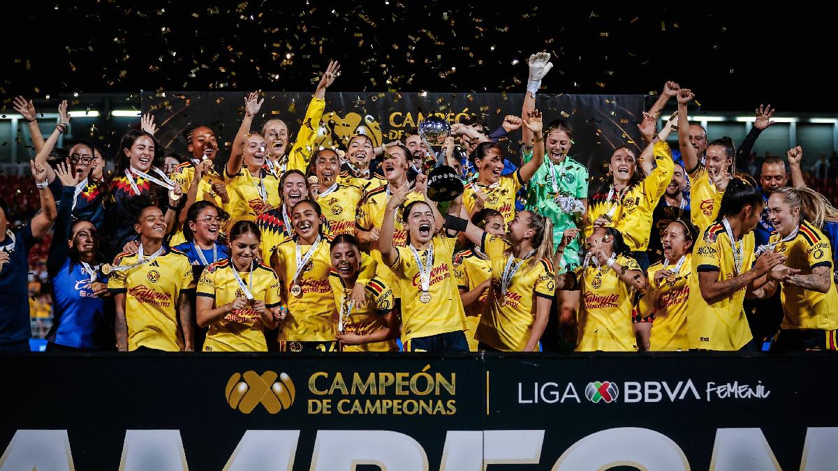 América Femenil levantando el titulo de Campeón de Campeonas 2026.